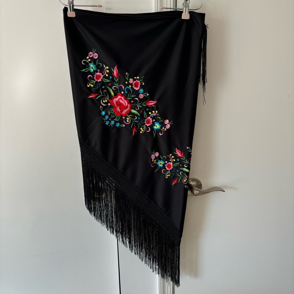 Black Floral Fringe Shawl - Picture 3 of 4
